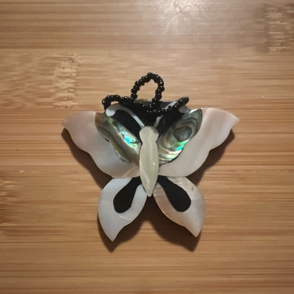 Butterfly Shell Pendant Necklace - Picture 1 of 6